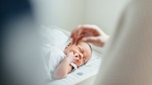 ?הכרה באבהות – כיצד מתבצע התהליך ומהן השלכותיו המשפטיות